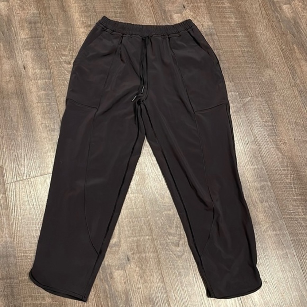 Lululemon ankle length joggers